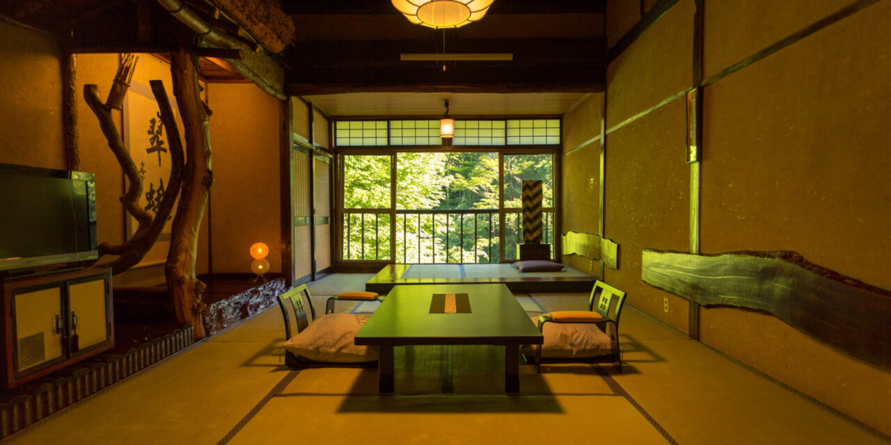 本家伴久　清流沿いの客室 スタンダード客室の一例