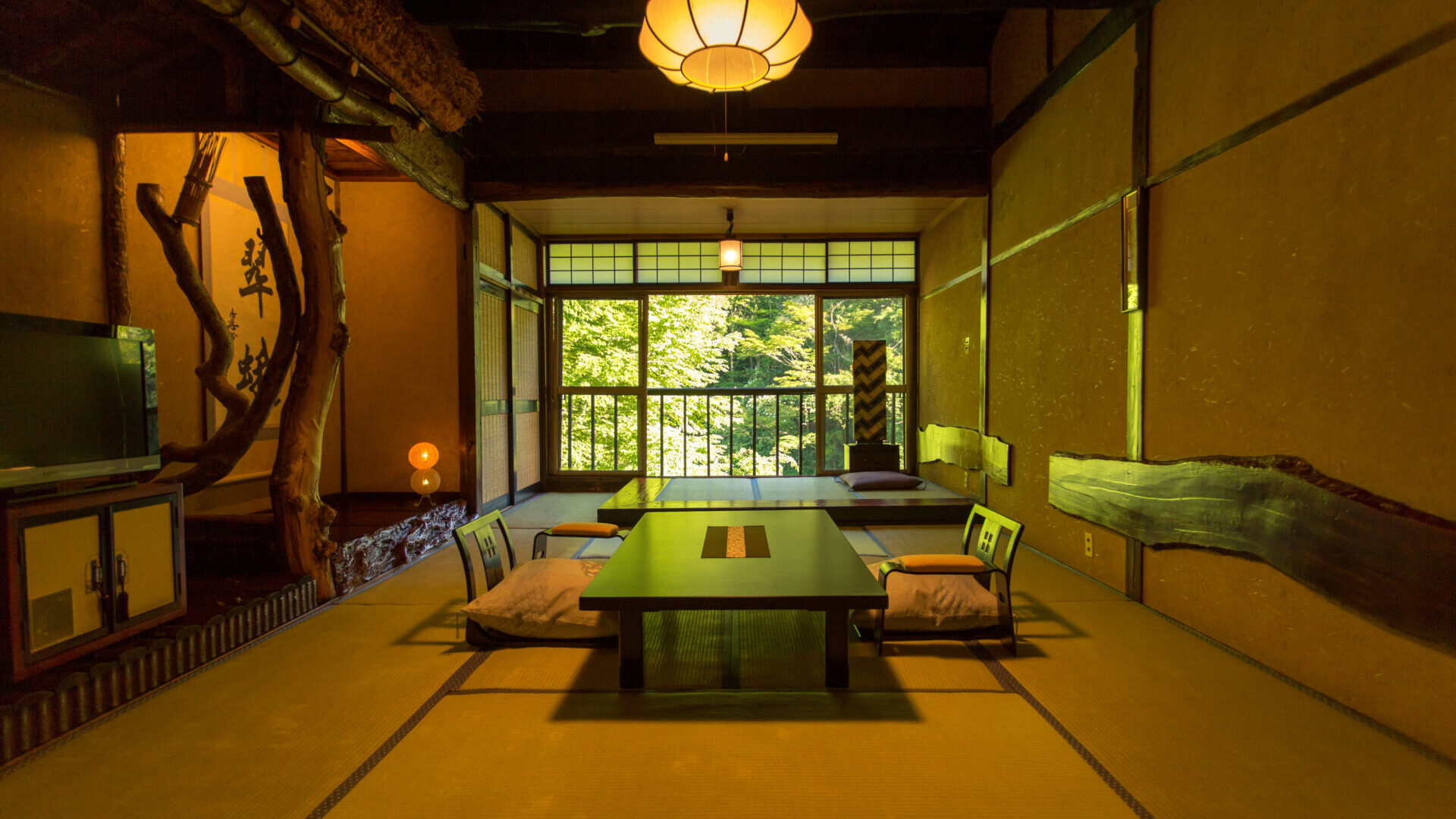 本家伴久　清流沿いの客室 スタンダード客室の一例